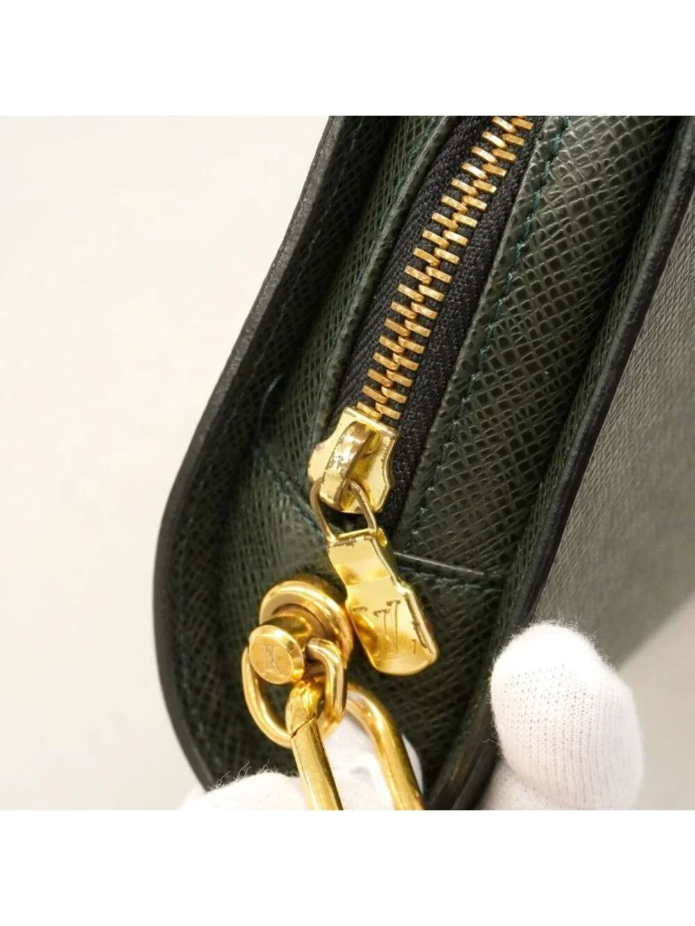 Louis Vuitton Clutch Taiga Baikal Epi